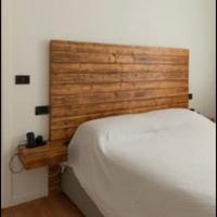Testiera letto in legno massello fatta a mano