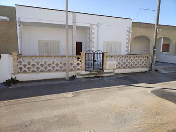 DAL 22.08 VILLETTA PETRA 350m SPIAGGIA LIDO MARINI