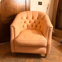 Poltrona rosa in pelle