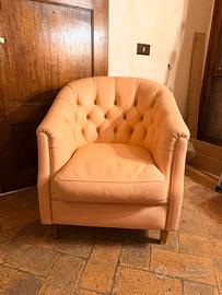 Poltrona rosa in pelle