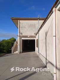 IMMOBILE CON DUE UNITA' ABITATIVE GIARDINO ESCLUSI