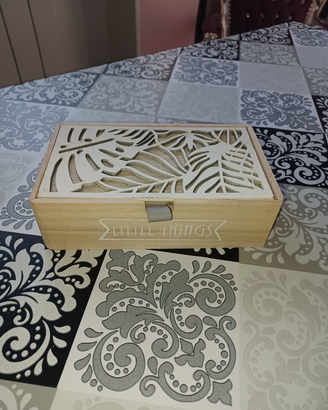 Scatola in legno portaoggetti