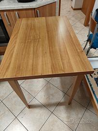 Tavolo allungabile  +  4 sedie