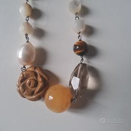 Collana con filo d'argento  e pietre  dure 