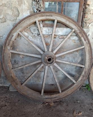 Antiche ruote da carro originali
