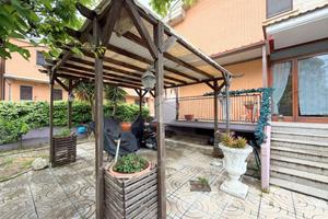 VILLA A SCHIERA A LUCERA