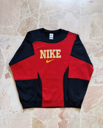 Felpa Nike Vintage ricamata rossa e nera