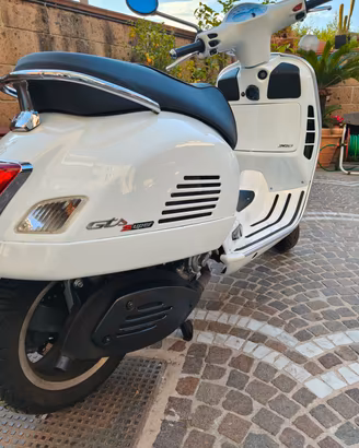 vespa 300 GTS