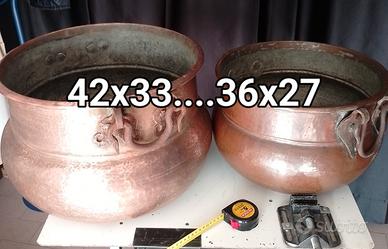 Due pentoloni di rame 