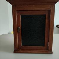 Mobiletto antico per farmaci 