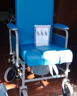 Carrozzina comoda termigea con wc 