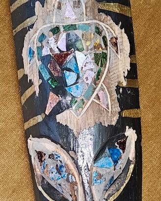Maschera in legno indonesiana
