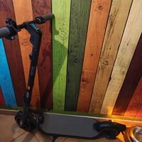 Monopattino pieghevole Ninebot