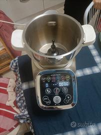 Robot cucina Moulinex con accessori e ricettario