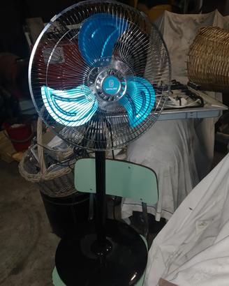 ventilatore a piantana nero