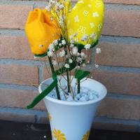 Composizioni di tulipani in feltro