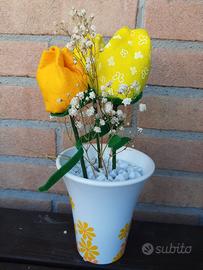 Composizioni di tulipani in feltro