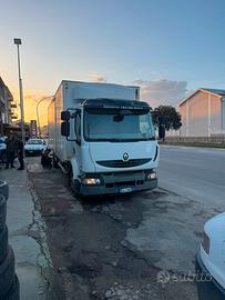 Renault Midlum 220 con sponda idraulica dhollandia