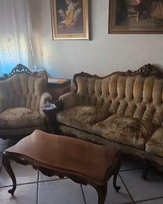 salotto divano con poltrone tavolino e posacenere