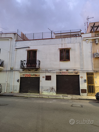 Locale commerciale via Carbone