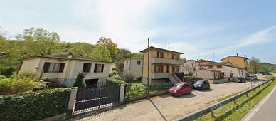 Trilocale a Borgo San Lorenzo-posto auto balcone