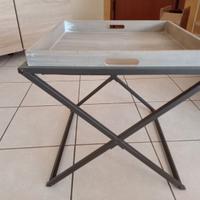 Tavolino portaoggetti