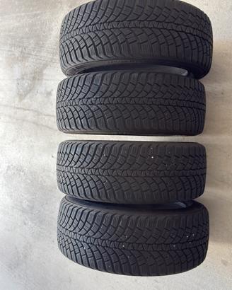 Gomme invernali Kumho 215/45/17