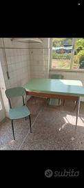 Tavolo formica e 4 sedie