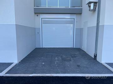 Locale commerciale/ Garage