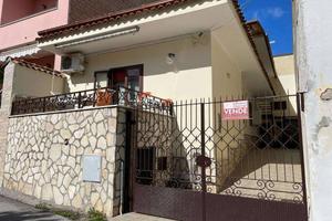 Palazzo / Stabile di 151 m² con più di 5 locali a 