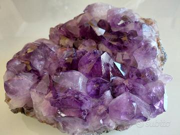 Grande geode pietra  naturale ametista 