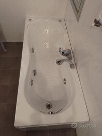 Vasca da bagno con idromassaggio