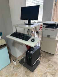 Stazione PC verticale x uso in piedi