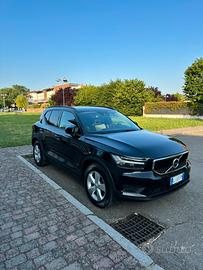 Volvo XC40 Momentum Core automatica