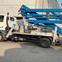 Camion Nissan TL 35/3 con Piattaforma Aerea