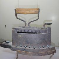 Antico Ferro da stiro a carboni anni ""50