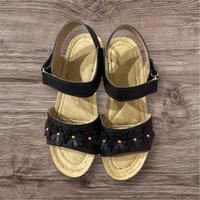 Sandali Neri con Dettagli Dorati