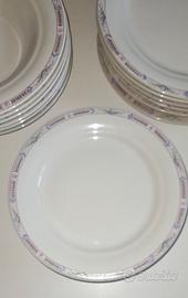 Servizio piatti in porcellana 