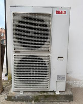 Pompa di calore splittata riello