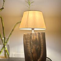 Lampada in legno di olivo