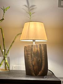 Lampada in legno di olivo