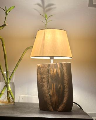 Lampada in legno di olivo