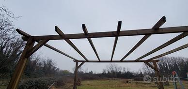 Pergolato in legno giardino