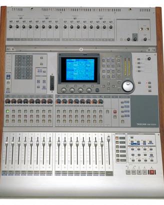 MIXER DIGITALE TASCAM DM 3200 + METER + SCHEDE.