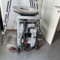 Lavapavimenti lava e asciuga negozi e attuvuta