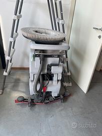 Lavapavimenti lava e asciuga negozi e attuvuta