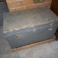 baule o forziere per abiti di una volta