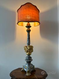 Antica lampada piantana con putti in legno “700