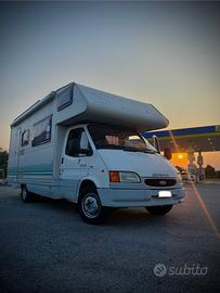Camper mansardato Elnagh Big Marlin su Ford