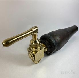 Rubinetto antico per aceto